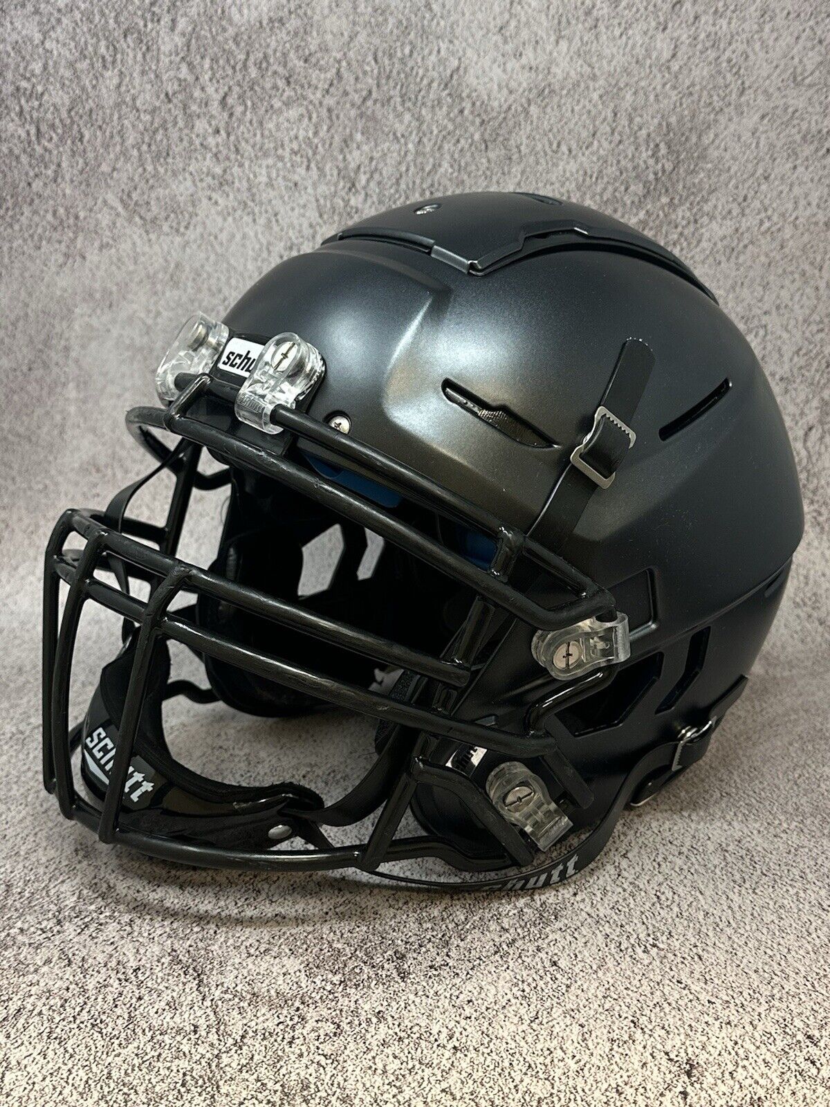 Schutt F7 Black Football Helmet - Size XL Schutt F7 Black Football Helmet - Size XL